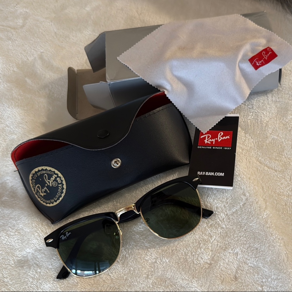 Ray-Ban Black and Gold Sunglasses Classic Style